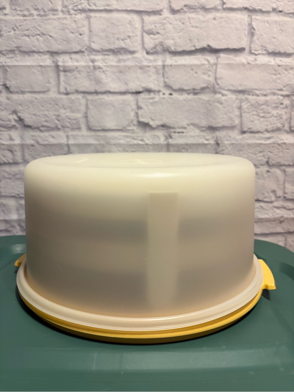 Vintage Tupperware Round Cake Taker Carrier Harvest Gold